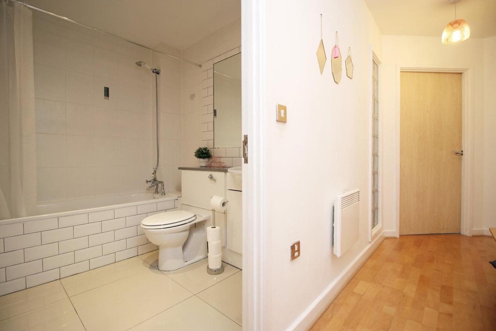 Centrally Located Spacious 2Br | Cohost Partners Cardiff Zewnętrze zdjęcie